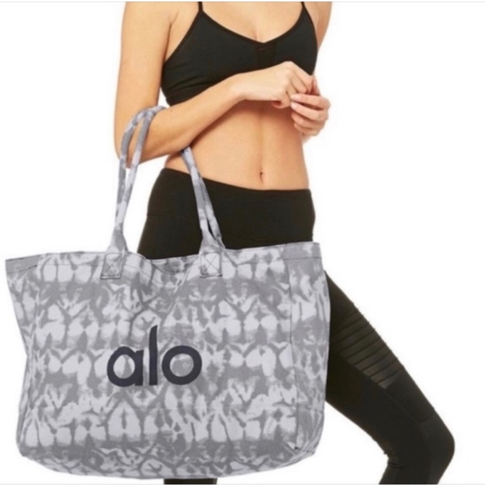 📌 NWT ALO Tie Dyed Yoga Tote Bag